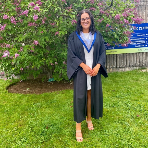 Meet your Posher, Emily - Picture 3 of 5